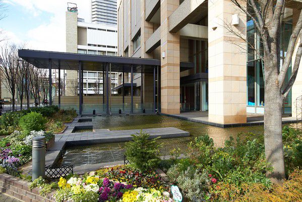 敷地内では水辺の潤いと癒しも感じられます。 敷地内では水辺の潤いと癒しも感じられます。