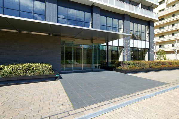 広々と開放感にあふれたエントランスです。 広々と開放感にあふれたエントランスです。