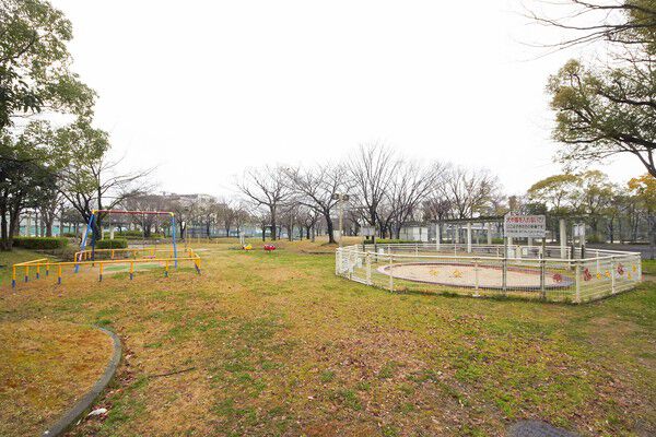 木津川沿いの「芦原公園」まで約1,300m(徒歩17分)です。 木津川沿いの「芦原公園」まで約1,300m(徒歩17分)です。