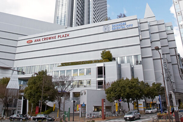 ホテル・店舗・劇場の複合施設「新神戸オリエンタルシティ」約300m（徒歩4分）。	