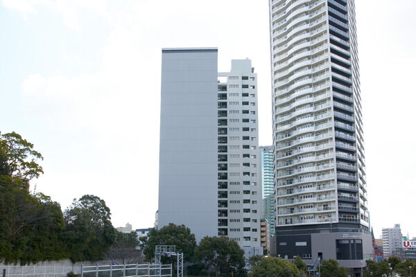 【パークタワー新神戸】屋上には六甲の山並みから神戸港方面を一望できるビューテラスの特権。 【パークタワー新神戸】屋上には六甲の山並みから神戸港方面を一望できるビューテラスの特権。