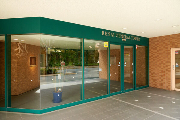 開放感を感じるエントラスホール。