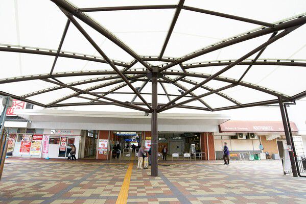 阪神電鉄本線「尼崎」駅は約240m（徒歩3分）。		