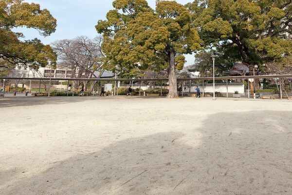 「六湛寺公園」は約260m（徒歩4分）。	