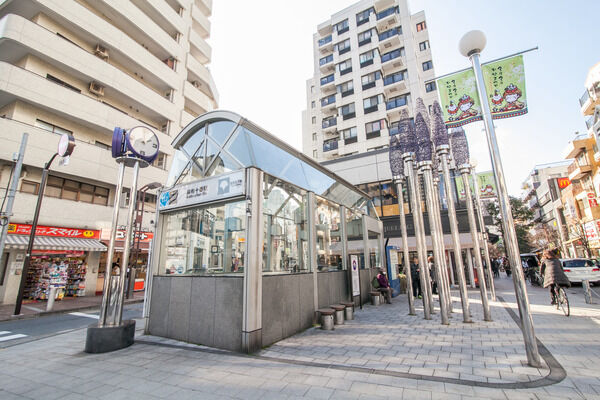 港区の中核。都営大江戸線「麻布十番」駅まで約320m(徒歩4分)。		 港区の中核。都営大江戸線「麻布十番」駅まで約320m(徒歩4分)。
