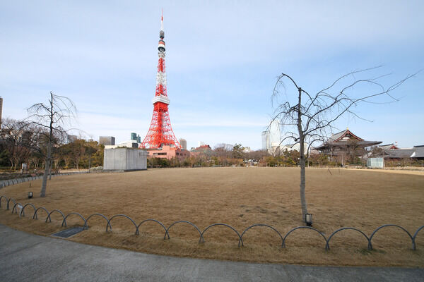 東京タワーを一望できる「芝公園」まで約1,200m（徒歩15分）。