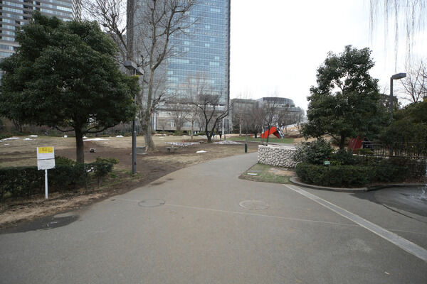 東京ミッドタウンに隣接する「檜町公園」まで約1,100m(徒歩14分)。 東京ミッドタウンに隣接する「檜町公園」まで約1,100m(徒歩14分)。