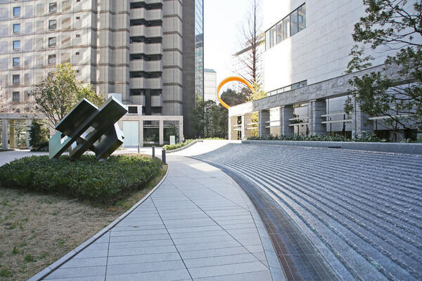オープンスペースでは庭先で春夏秋冬に出逢えます。		 オープンスペースでは庭先で春夏秋冬に出逢えます。