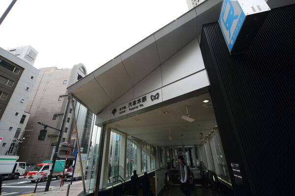 東京メトロ日比谷線、都営大江戸線「六本木」駅は、徒歩3分。 東京メトロ日比谷線、都営大江戸線「六本木」駅は、徒歩3分。