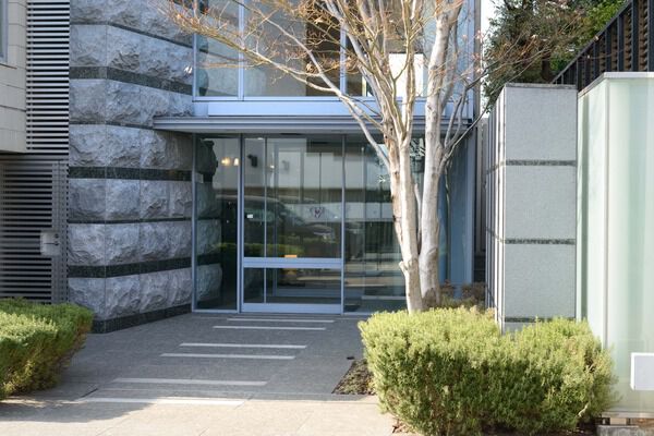 邸宅のような風格を漂わせ、来る人を迎え入れます。		