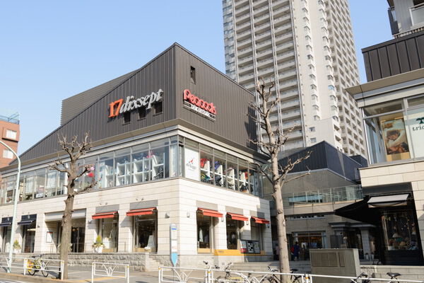 「代官山アドレスディセ」は、約300m(徒歩4分）。