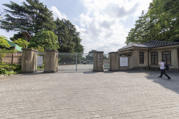 新宿御苑　現地より約1km