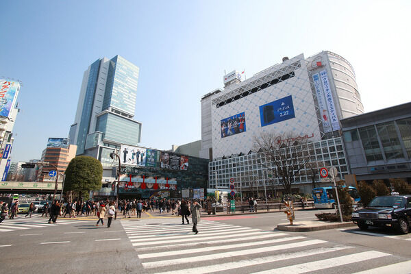 東京メトロ半蔵門線「渋谷」駅は、徒歩13分。