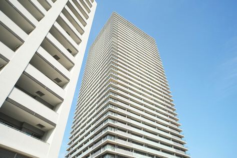 駅前の空にそびえ建つタワーレジデンス。繊細で優美な佇まい。 駅前の空にそびえ建つタワーレジデンス。繊細で優美な佇まい。