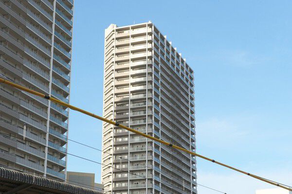 【ローレルスクエア高槻】地下3階に347台分の駐車場を設置。ロボットゲートや監視カメラで防犯にも配慮。 【ローレルスクエア高槻】地下3階に347台分の駐車場を設置。ロボットゲートや監視カメラで防犯にも配慮。