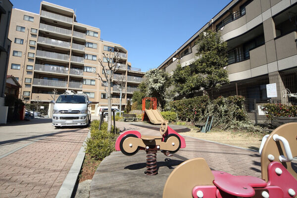 【大宮パークホームズシティコート】子供達の遊ぶプレイロットを設置しています。