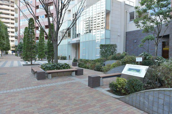 約51％ものオープンスペースを確保したゆとりのランドマーク。		