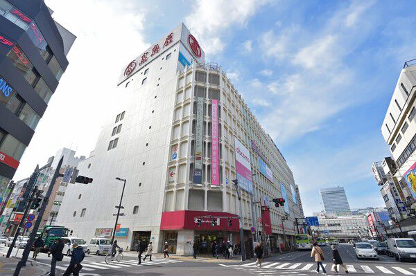 休日のショッピングにも便利な「大宮タカシマヤ」まで約480m（徒歩6分）。		