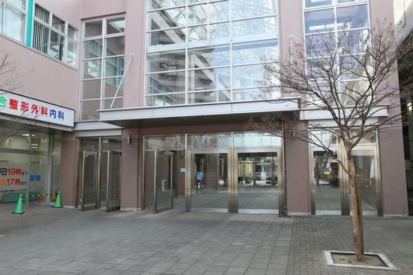 敷地内には医療施設も備えています。