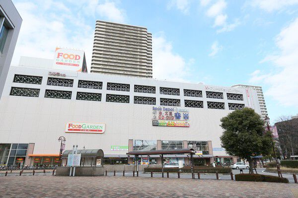 毎日の買い物を便利にする「フードガーデン北与野店」まで約480m（徒歩6分）。		