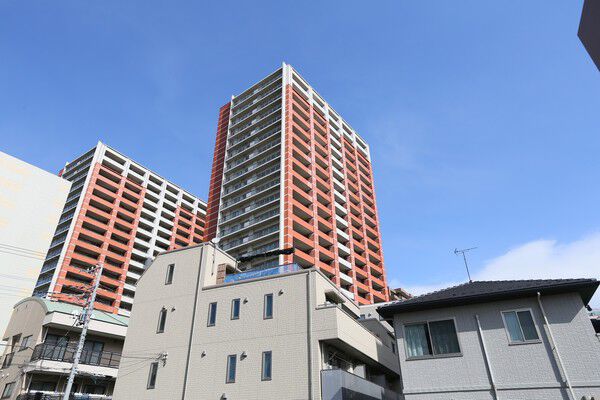 【スカイレジデンシャルタワーズ】大空にひときわ映える洗練のタワーフォルム。 【スカイレジデンシャルタワーズ】大空にひときわ映える洗練のタワーフォルム。