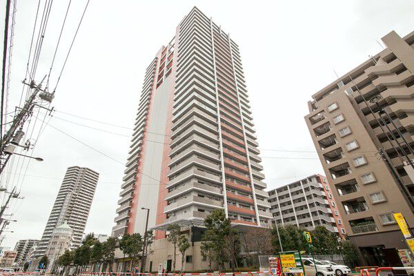 【ライオンズマンションコスタ・タワー浦和】日常のお買い物に便利な多数の商業施設を併設しています。	