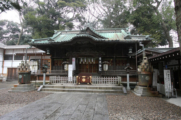 浦和屈指の古社「調神社」まで約330m（徒歩5分）。		