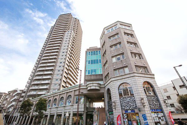 【エイペックスタワー浦和】タワー住棟を核にさまざまなオープンスペースが一体となった壮大なステージ。		