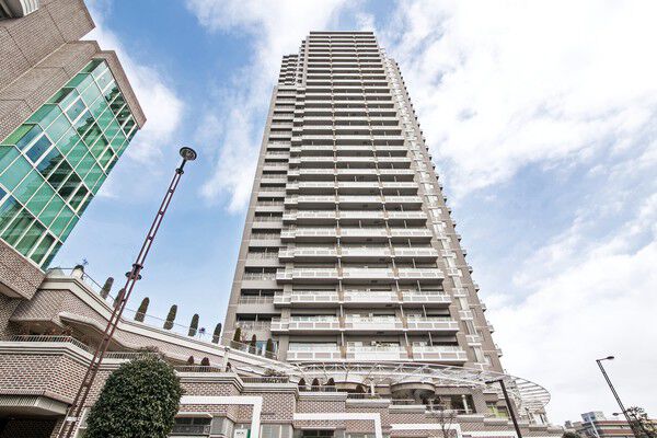 【エイペックスタワー浦和】美観と安全性に配慮し、駐車場はすべて地下フロアに用意。		