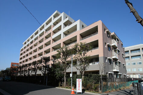 グレード感が漂う佇まい。3色のタイルが美しいグラデーションを描きます。 グレード感が漂う佇まい。3色のタイルが美しいグラデーションを描きます。