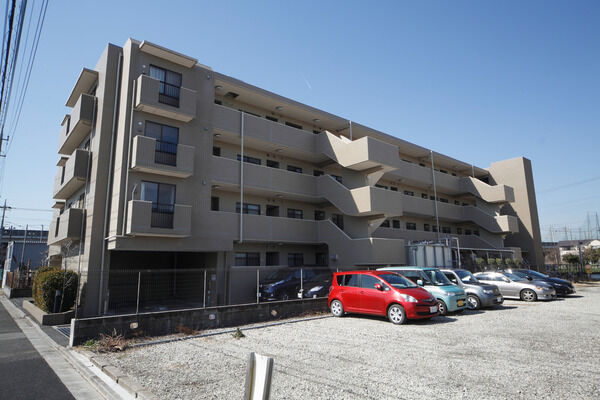 建物北側部分。周辺市街地の景観と調和しています。