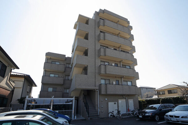 【浦和別所パークホームズ】採光・通風に優れた角住戸中心で、プライバシーを考慮。		