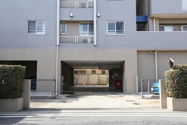 駐車場は18台分。駐輪場は66台分をご用意しました。		