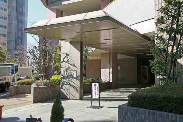 安全性に配慮し、人・車・自転車のアプローチを分離。		