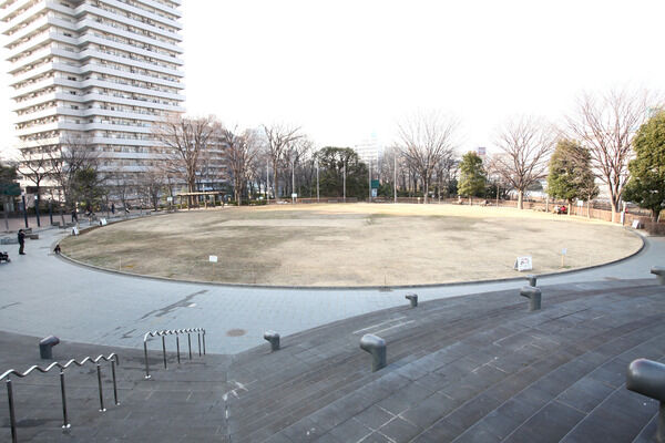 「川口西公園（リリアパーク）」は、約650m（徒歩9分）。