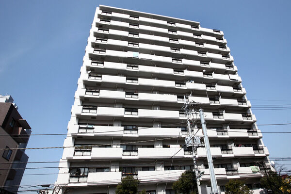 【川口幸町パークホームズ】グレイッシュな総タイル張りが住まいのステータスを引き上げます。