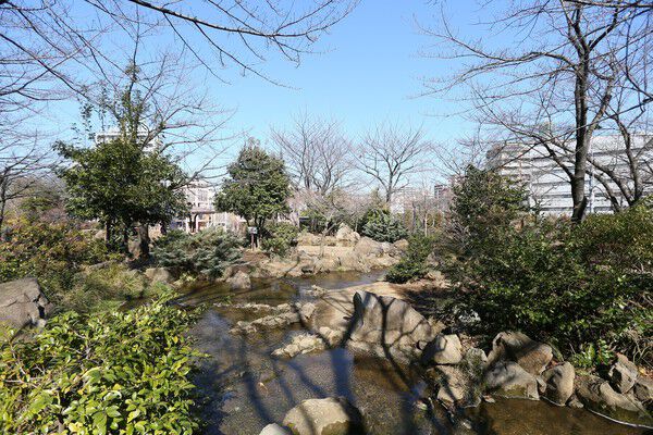 「川口西公園」までは約800m（徒歩10分）。		