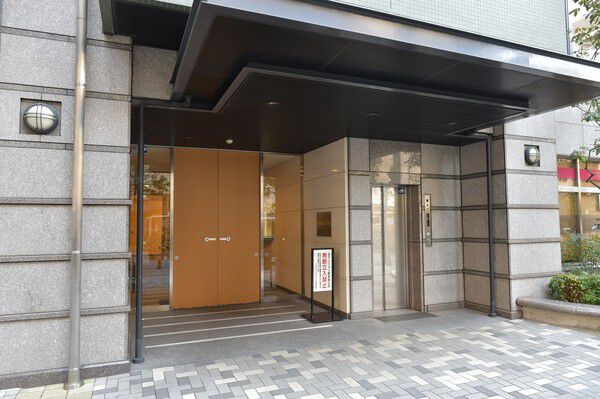 5～23階の住宅エリア専用エントランス。		