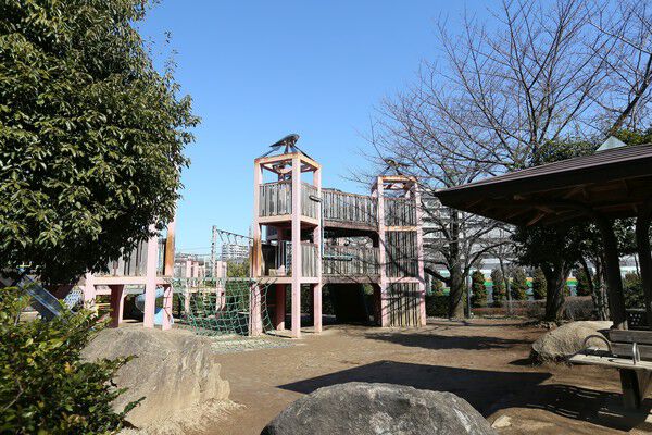 「川口西公園」 までは約750m（徒歩10分）。		