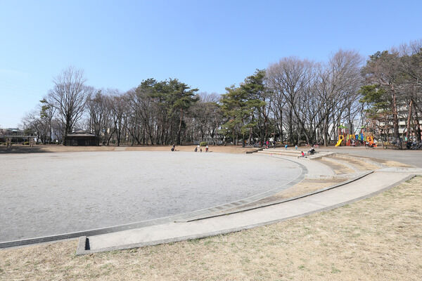 「緑町中央公園」まで約270m(徒歩4分)。		 「緑町中央公園」まで約270m(徒歩4分)。