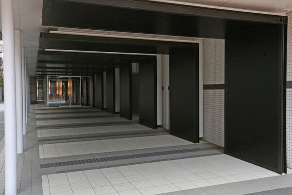 セキュリティにも配慮した、モダンなエントランス。