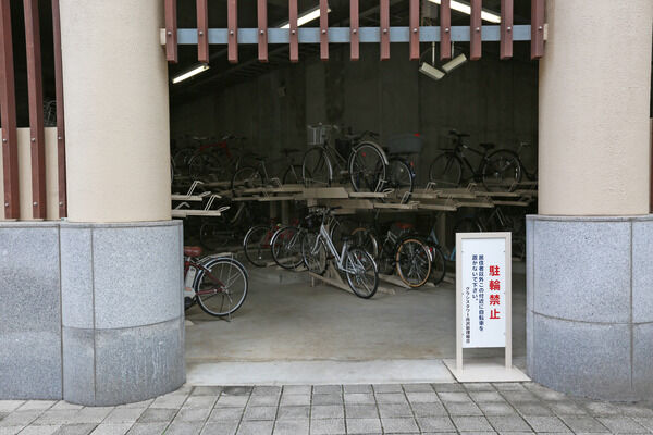 ラック式の駐輪場では266台の自転車が収納できます。		
