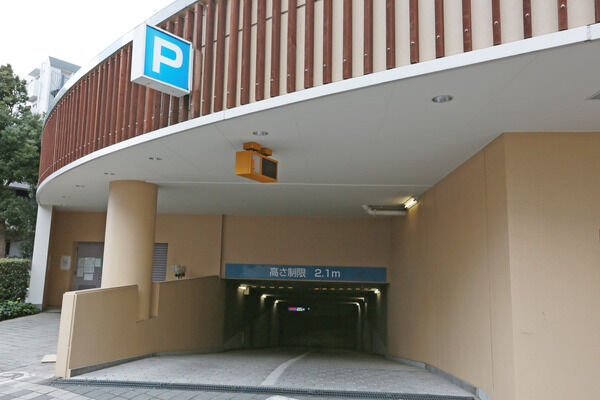 地下2階に設けられた駐車場は、101台収容可能。		