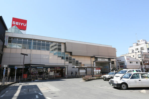 西武鉄道新宿線「新所沢」駅は、徒歩10分。