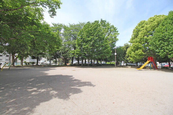 郷士窪公園　現地より約150m