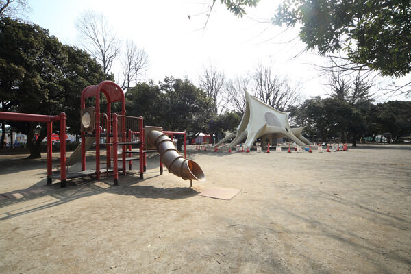 子どもたちが安心して遊べる「上尾運動公園」まで約500ｍ（徒歩7分）。	