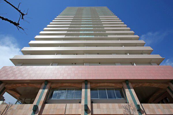【ライオンズタワー上尾】周囲の街並みに自然と溶け込む落ち着いたカラーを採用。 【ライオンズタワー上尾】周囲の街並みに自然と溶け込む落ち着いたカラーを採用。