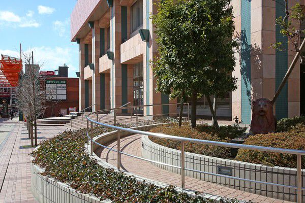 人々が集う憩いのオープンスペースを設けています。