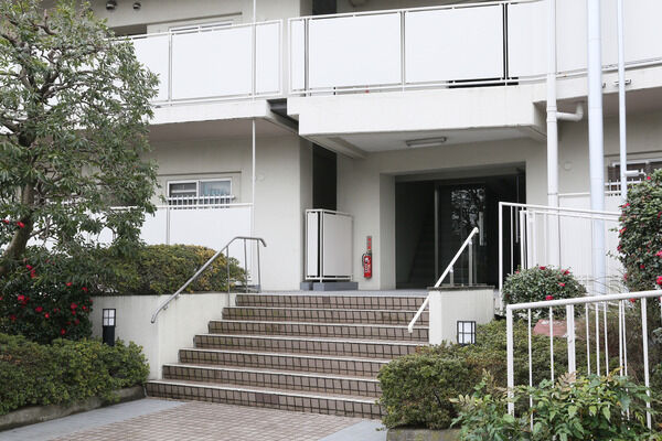 駐車場からのアクセスが便利な北玄関。		