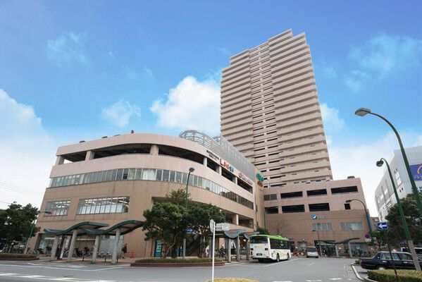 【ライオンズステーションタワー北越谷】地下1階から地上4階までが商業・公共施設と融合した生活利便性に優れた住まい。 【ライオンズステーションタワー北越谷】地下1階から地上4階までが商業・公共施設と融合した生活利便性に優れた住まい。